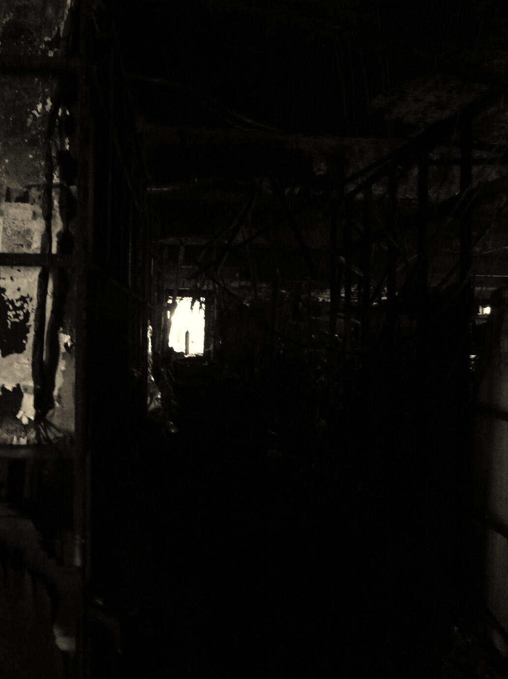 33.火留下的空缺,正好讓光進來。