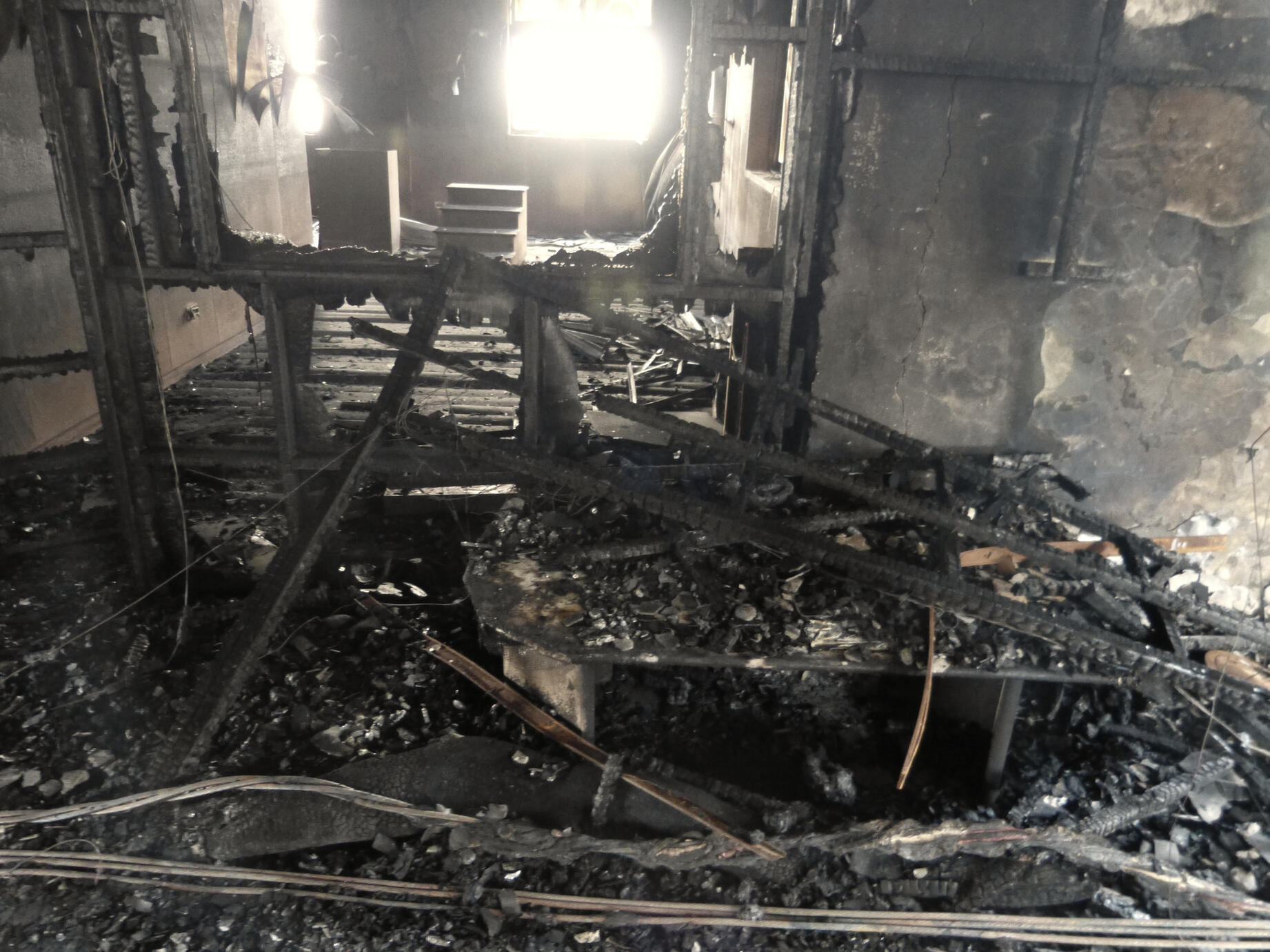 25.作品的光，不必明亮，但要真。